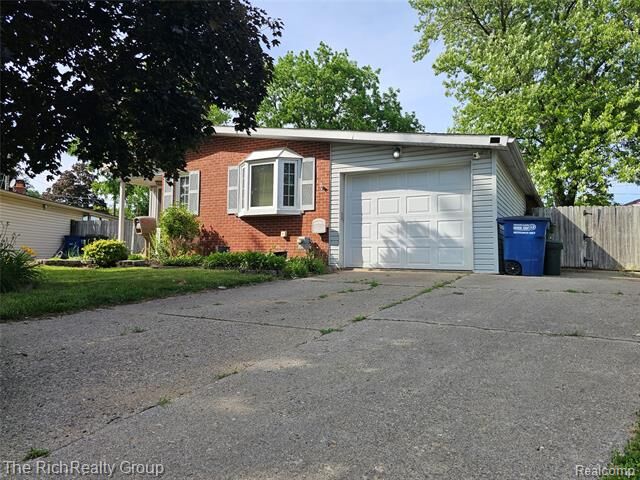 Property Photo: 33900 Beechnut Street MI 48186