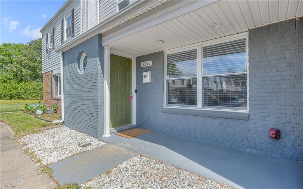 Property Photo: 3250 Saxon Pl VA 23453