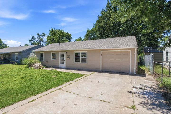 Property Photo: 4949 S Cedardale Ave KS 67216