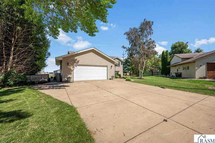 Property Photo: 513 Sumac Road MN 56063