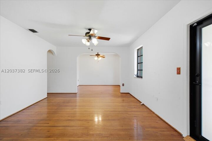 Property Photo: 2550 Trapp Ave FL 33133