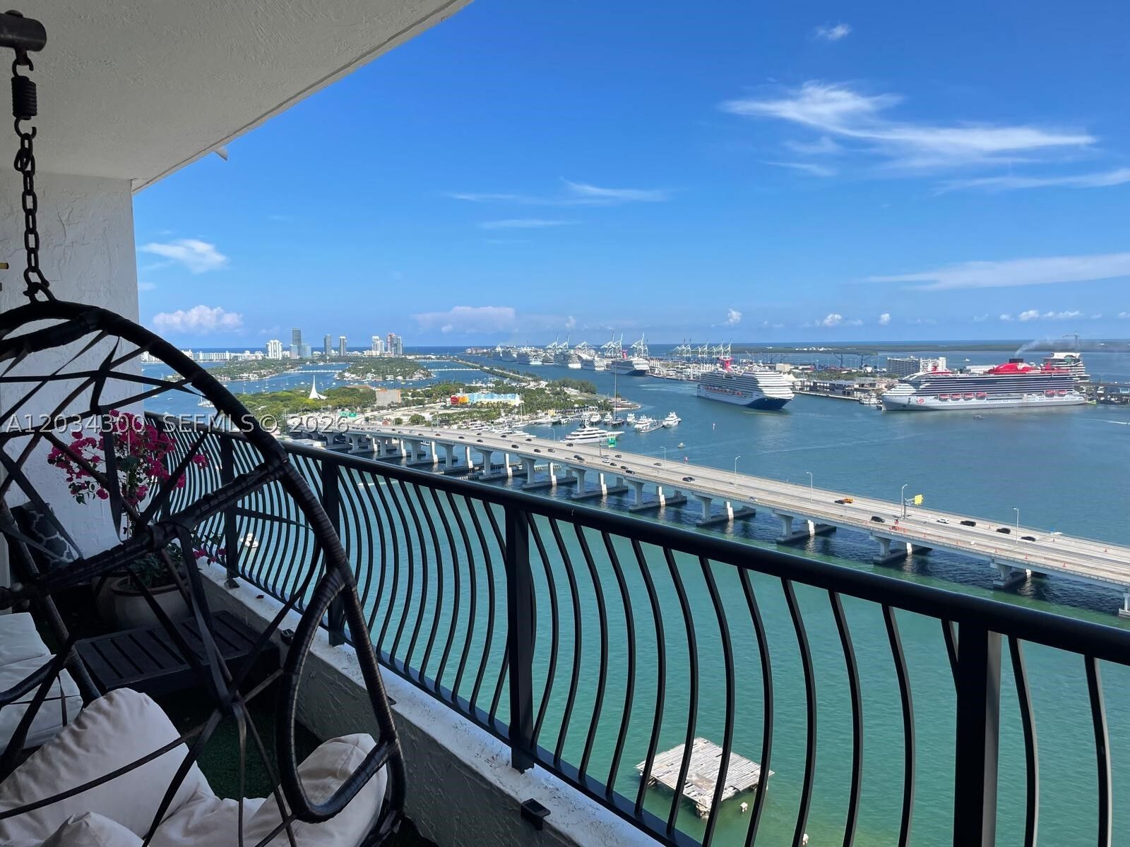 Property Photo:  555 NE 15th St 33H  FL 33132 