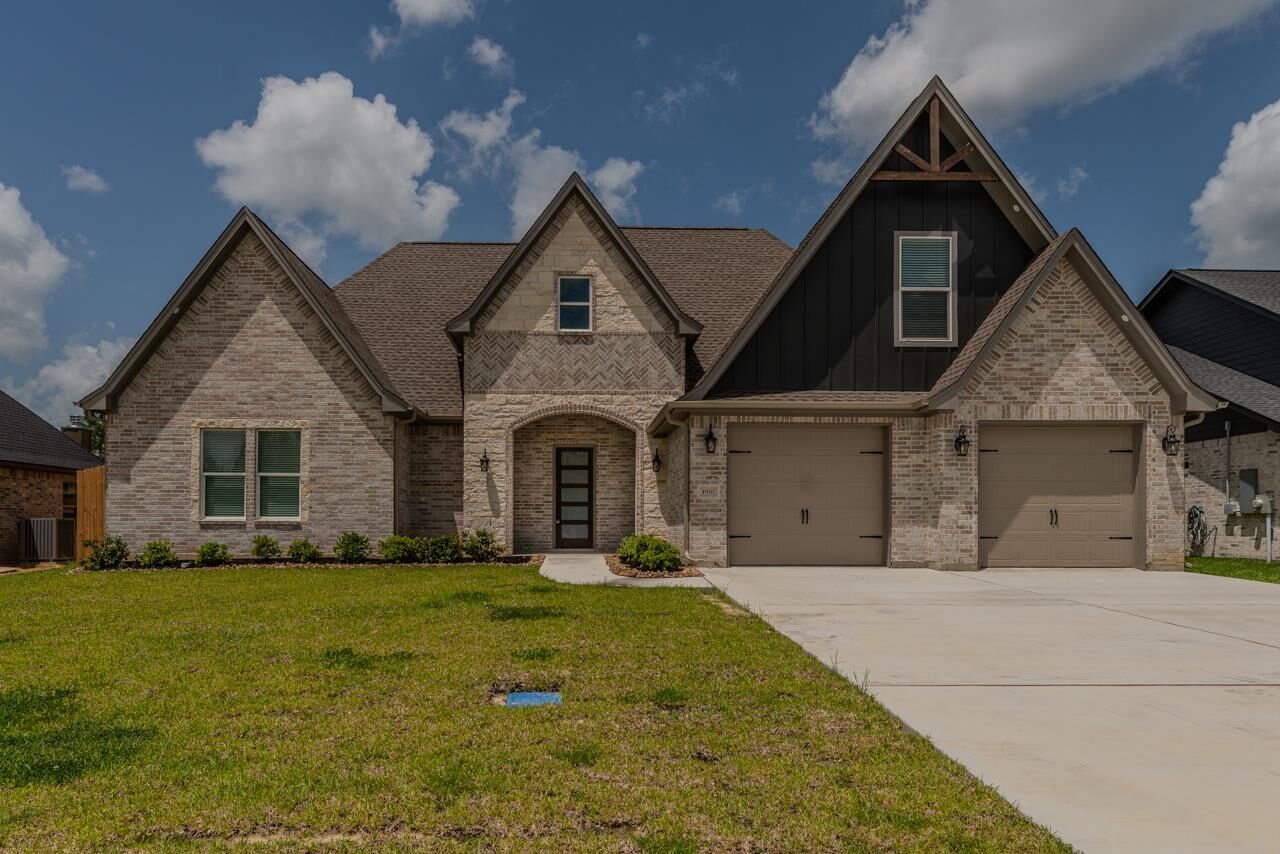 Property Photo: 1910 Brenner Blvd TX 77657