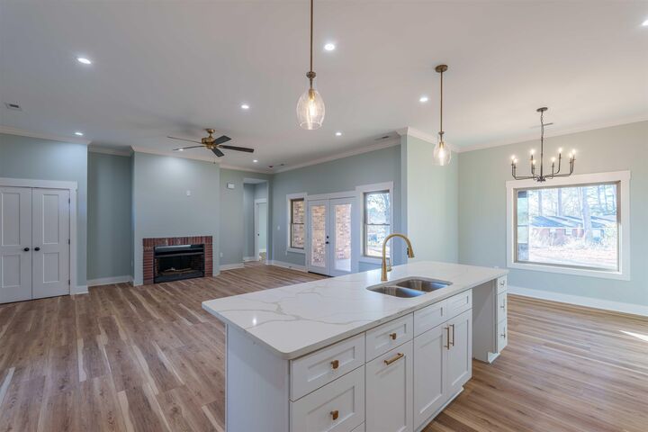 Property Photo:  687 Oakview Cir  AL 35645 