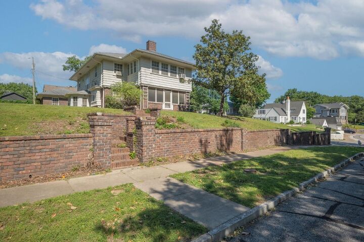 Property Photo: 612 Glenview Place MO 64801