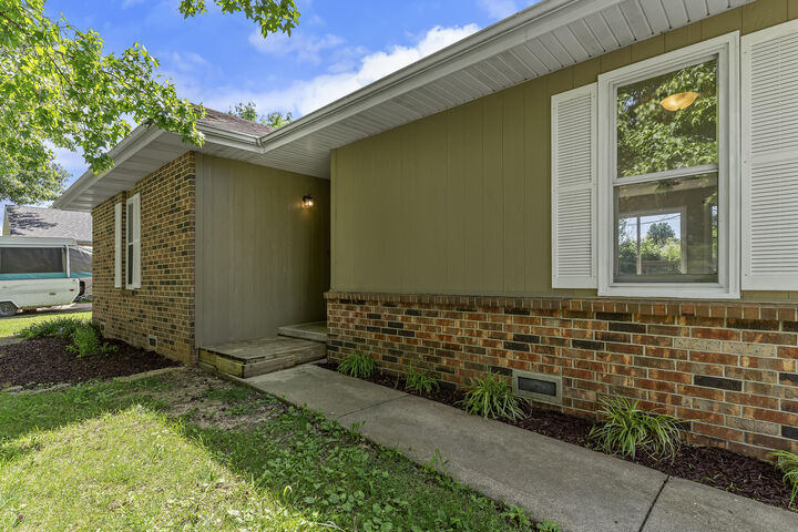 Property Photo: 517 S Sunrise Street MO 65757
