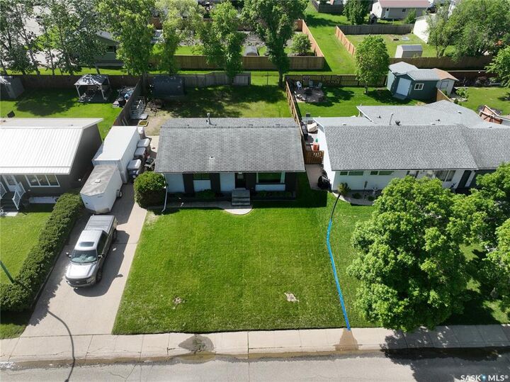 Property Photo: 915 Maple Drive SK S0A 0X0
