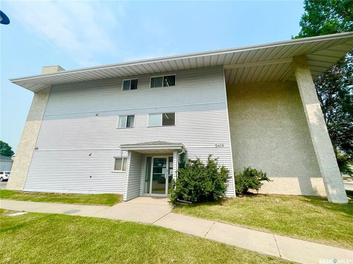 2406 Heseltine Road 505 — photo 1