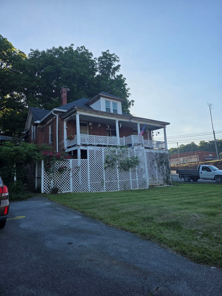 Property Photo: 713 Virginia Avenue VA 24605