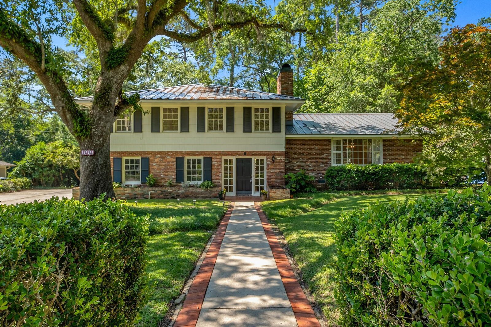 Property Photo: 1001 Gardenia Drive FL 32312