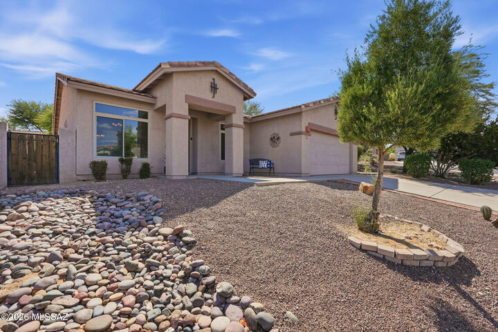 Property Photo: 13853 N Bushwacker Place AZ 85755