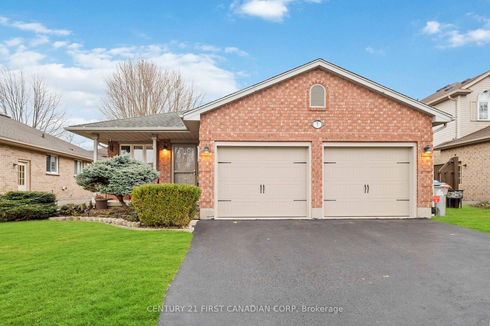 Property Photo:  7 Juniper Crescent  ON N7G 4C1 