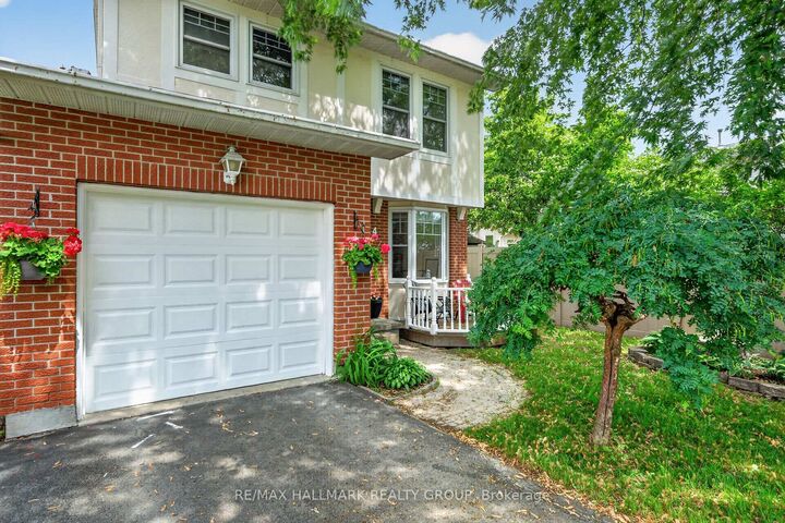 Property Photo:  4 Gowrie Drive  ON K2L 2S4 
