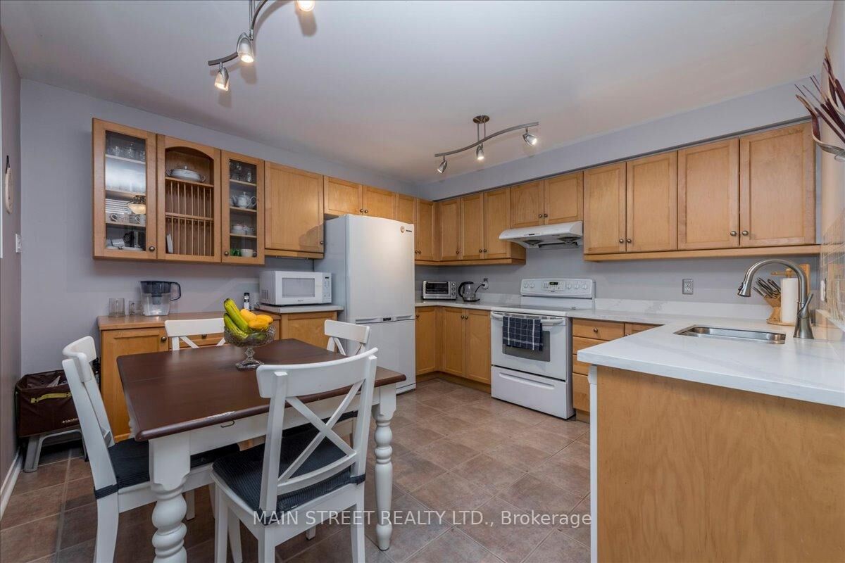 Property Photo: 128 Tunbridge Road ON L4M 6S2