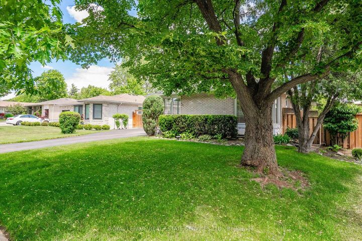 Property Photo: 484 Grand Boulevard ON L6H 1P3