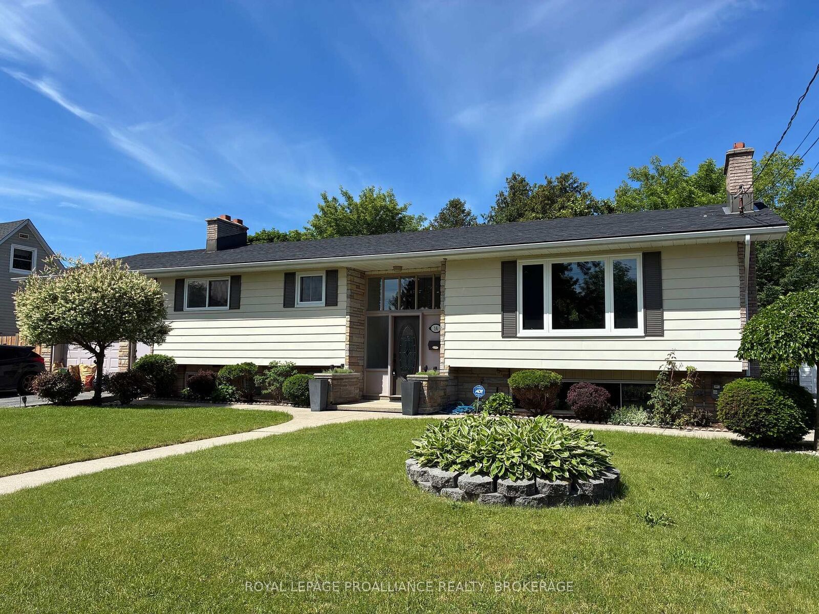 Property Photo:  14 Baker Street  ON K7K 4Z3 