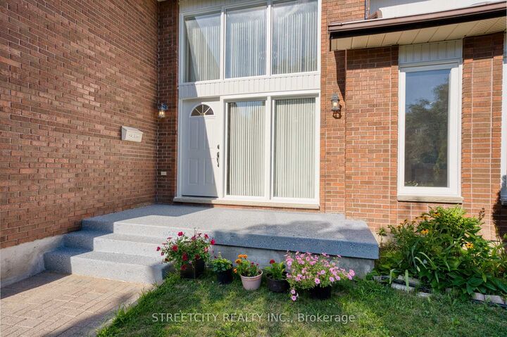 Property Photo: 26 Grasmere Crescent ON N6G 4P2