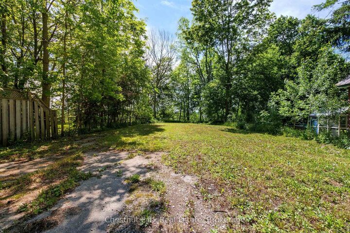 Property Photo:  956 6th Avenue E  ON N4K 2V4 