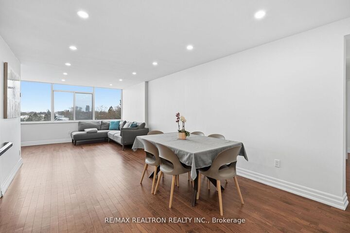 Property Photo:  3000 Bathurst Street 601  ON M6B 3B4 