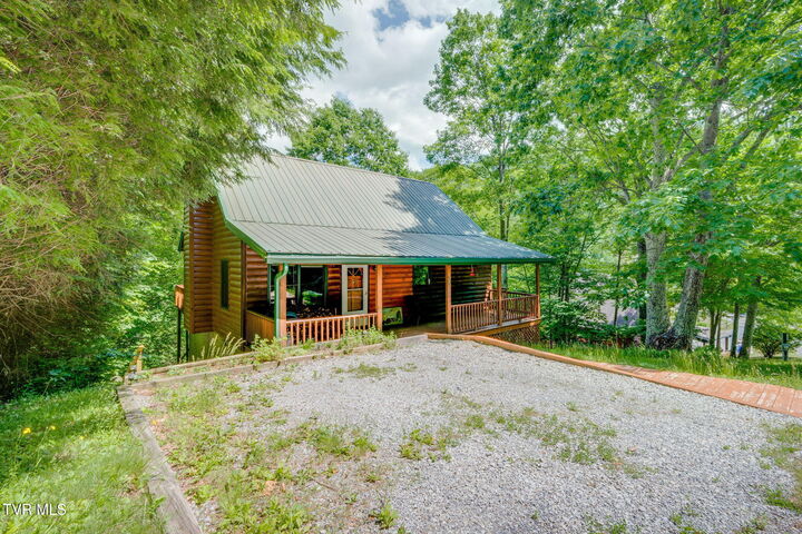 Property Photo:  104 Maple Brook Lane  TN 37687 