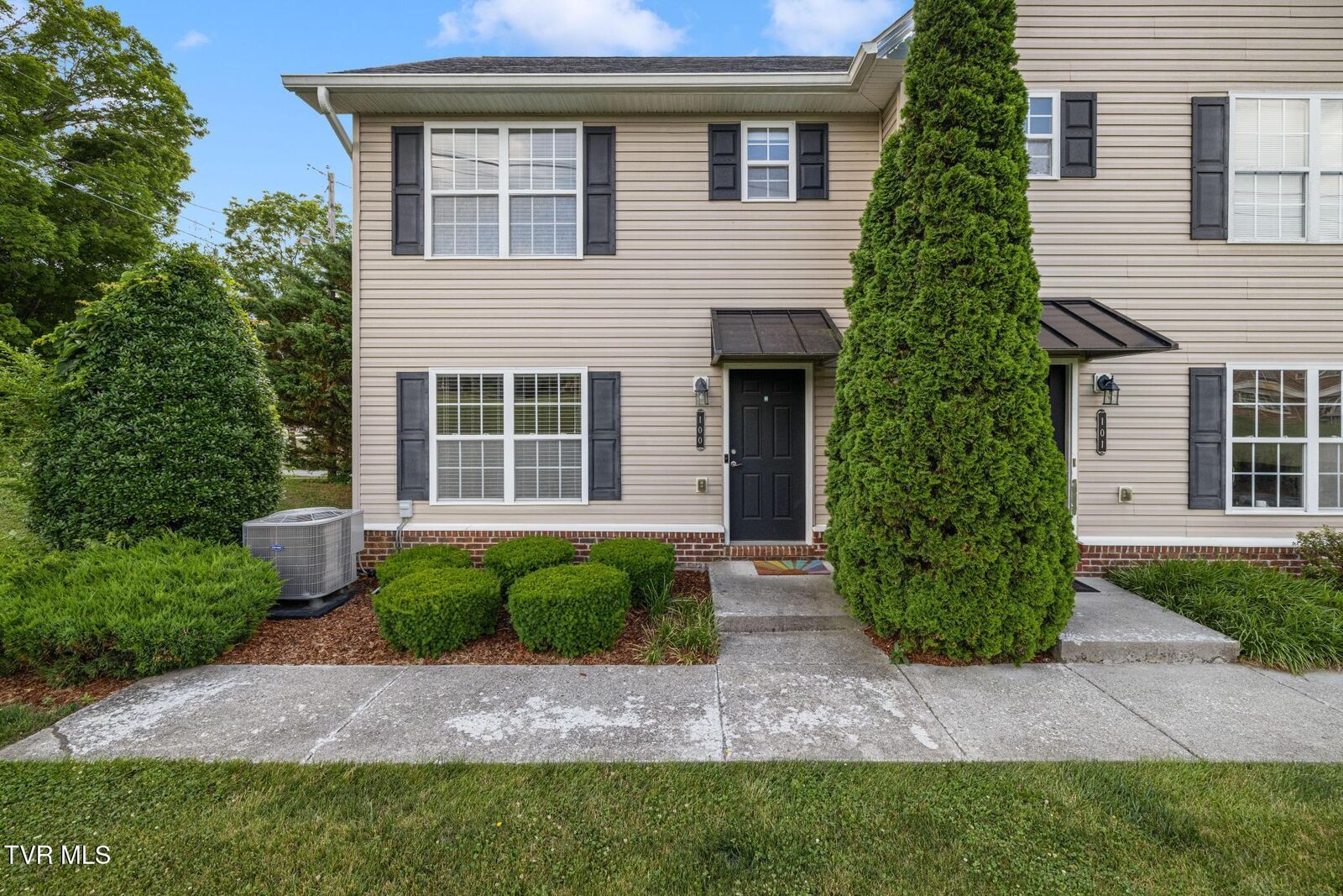 Property Photo: 2121 South Greenwood Drive Apt 100 TN 37604