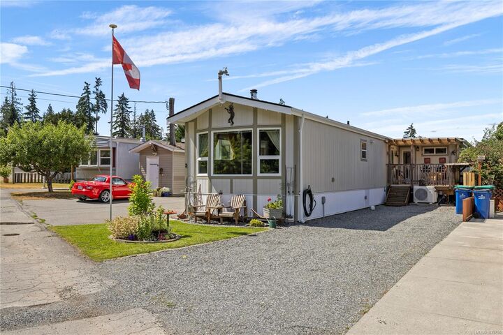 Property Photo: 1572 Seabird Rd #2 BC V9G 1L3