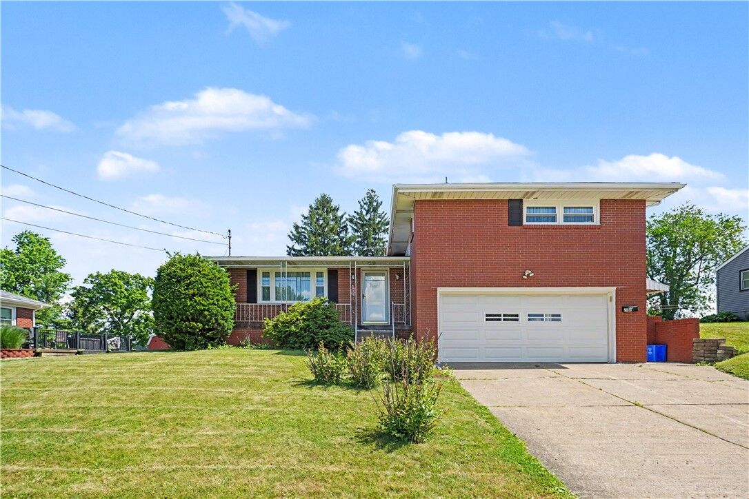 Property Photo:  2107 Lynwood Dr  PA 15001 