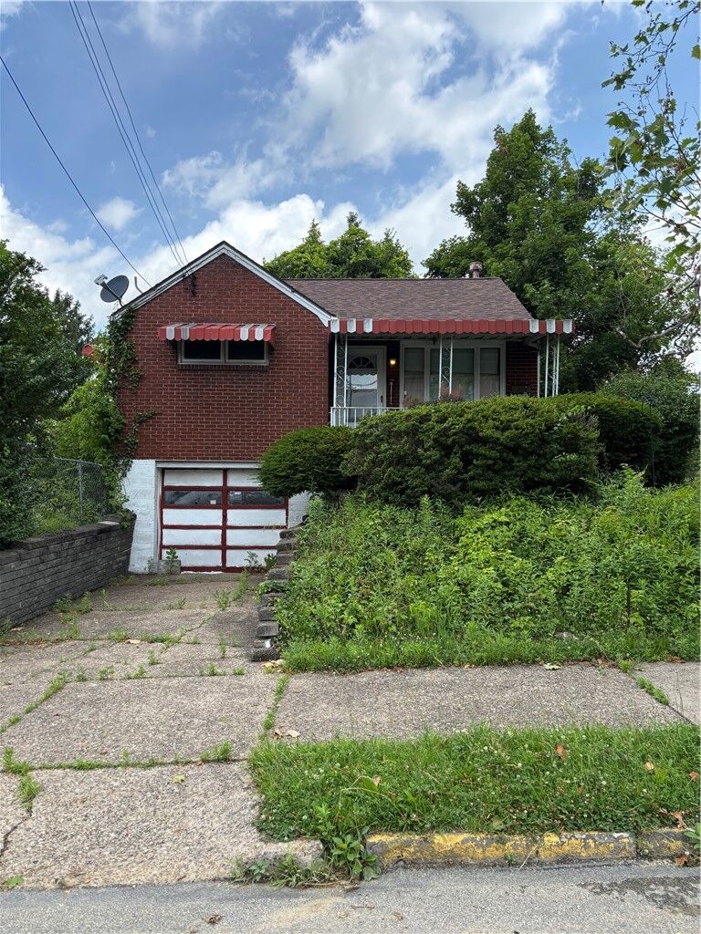 Property Photo:  1807 Jenny Lind St  PA 15132 