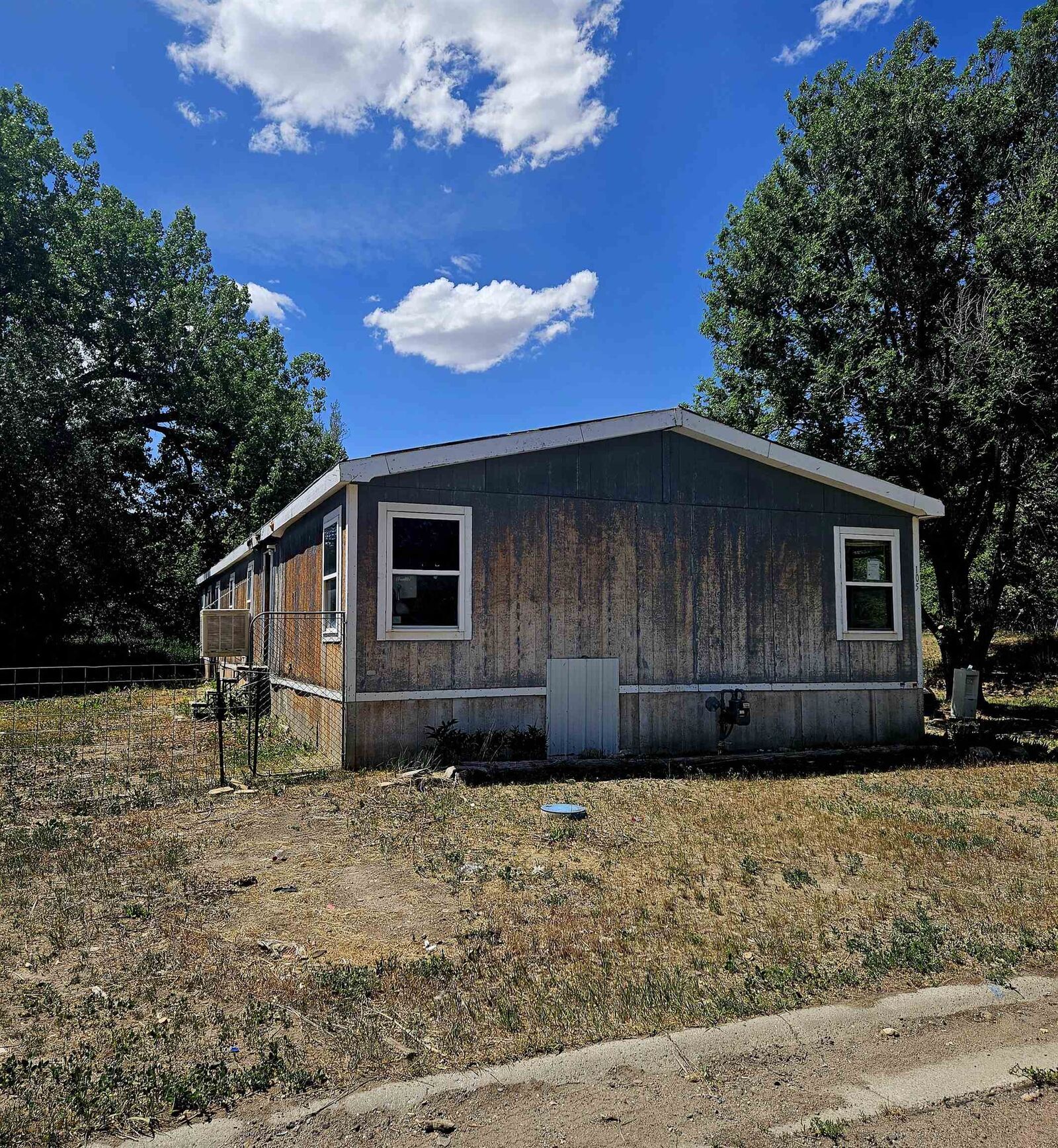 Property Photo: 105 S 1st St WY 82637
