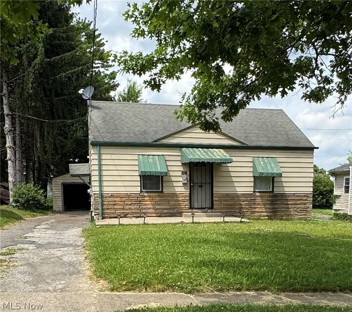 Property Photo:  828 Marmion Avenue  OH 44502 