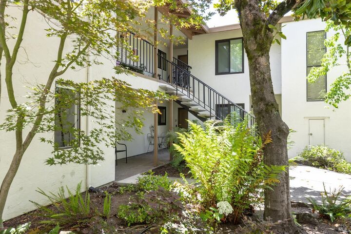 Property Photo: 225 2nd Street 27 CA 95476