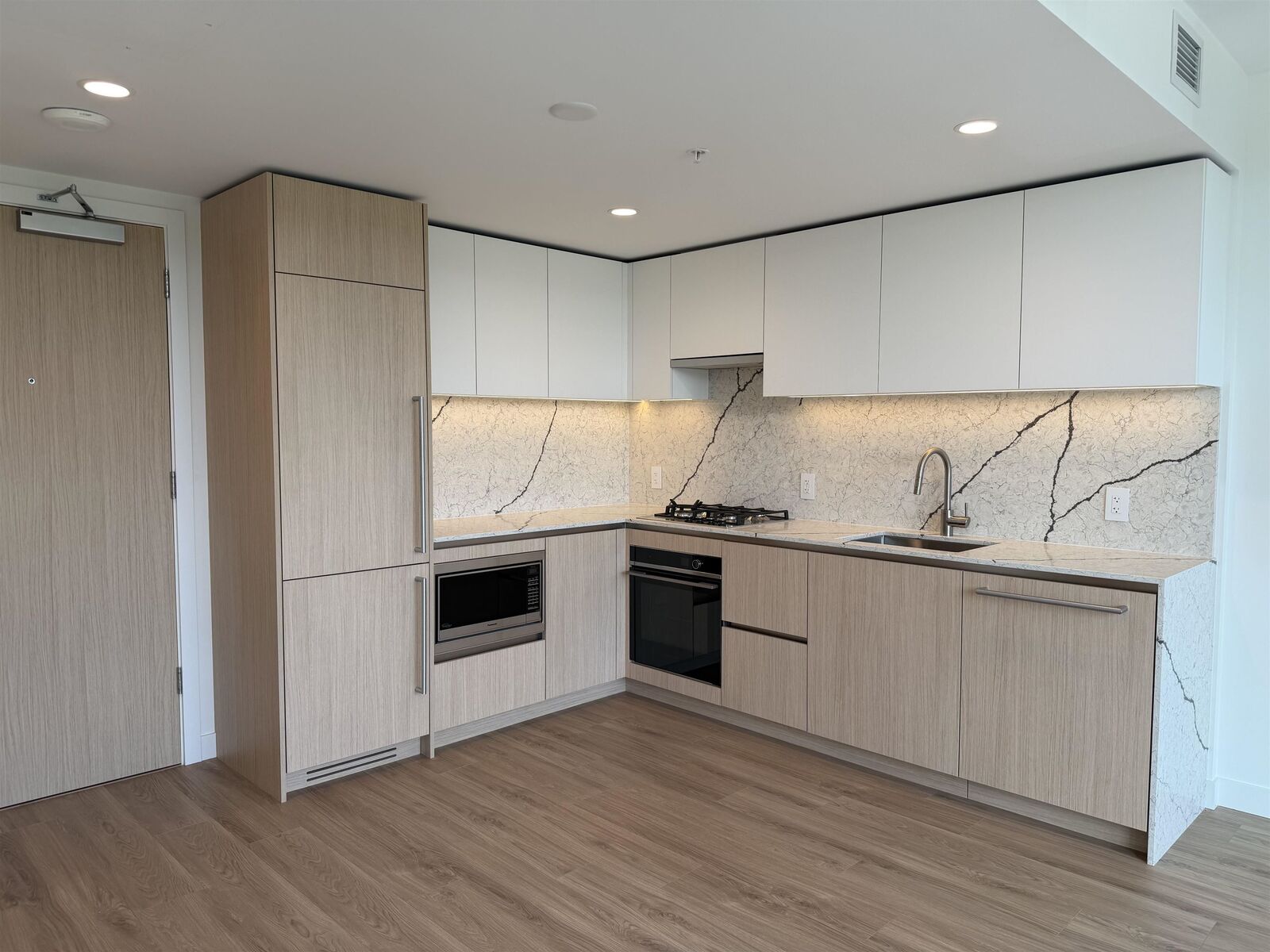 Property Photo: 2135 Springer Avenue 1103 BC V5B 3K4