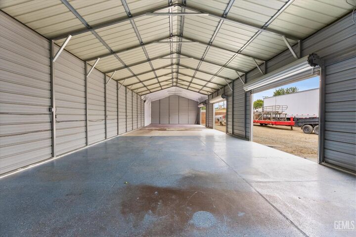 Property Photo: 10906 Dee Dee Avenue CA 93312