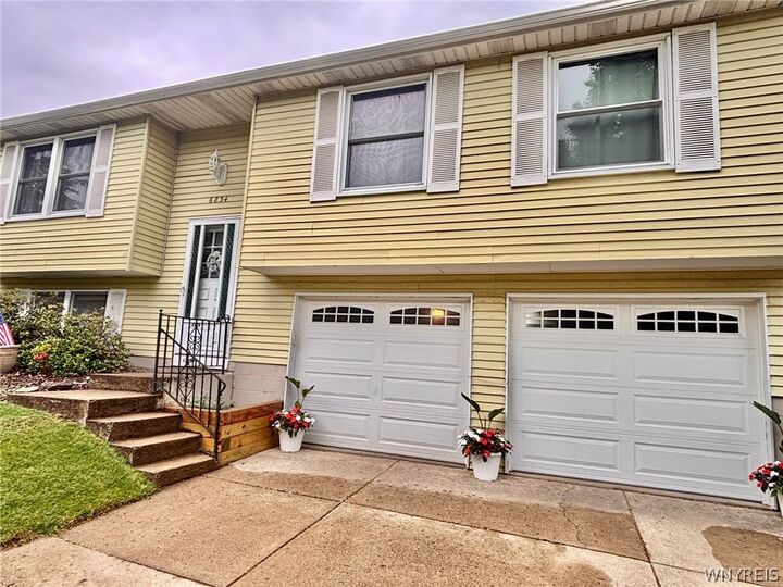 Property Photo:  6834 Nettle Creek Drive  NY 14047 
