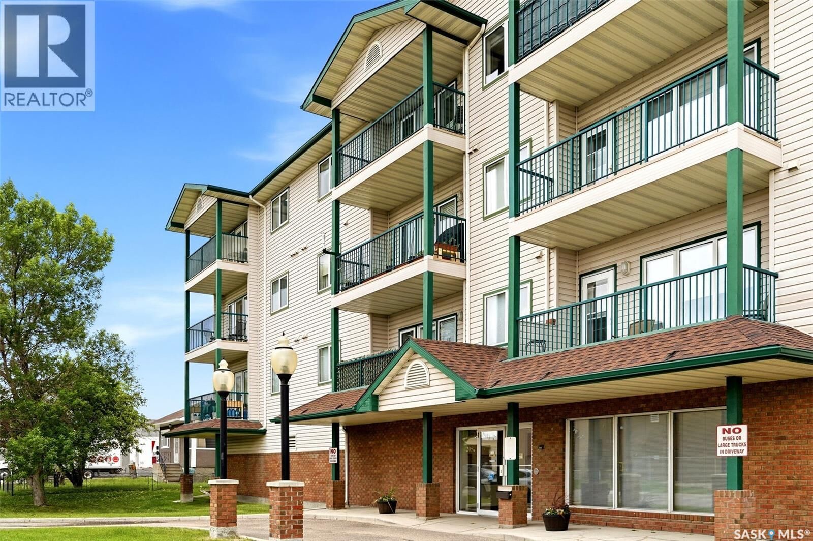 Property Photo: 403 205 McIntyre Street N SK S4R 3B7