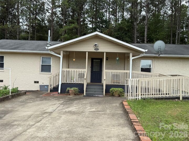 Property Photo: 2800 Coxe Road NC 28782