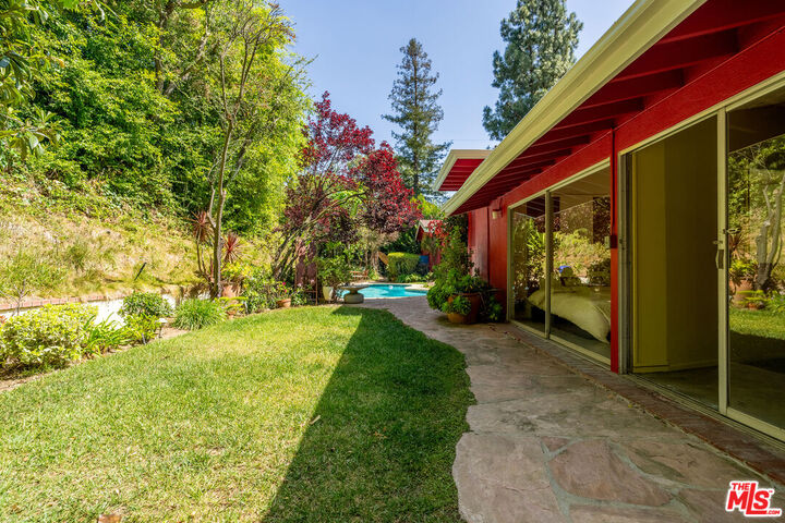 Property Photo:  2524 Laurel Pass  CA 90046 
