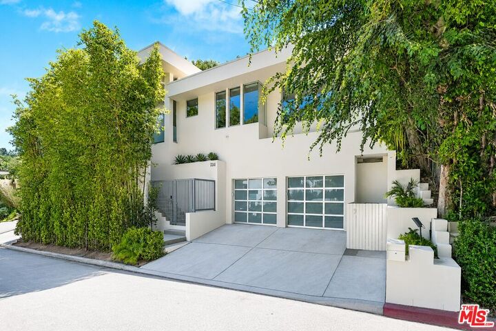 Property Photo:  2241 Bowmont Dr  CA 90210 
