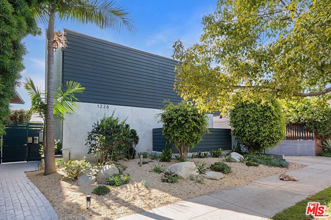 Property Photo:  1228 18th St  CA 90404 