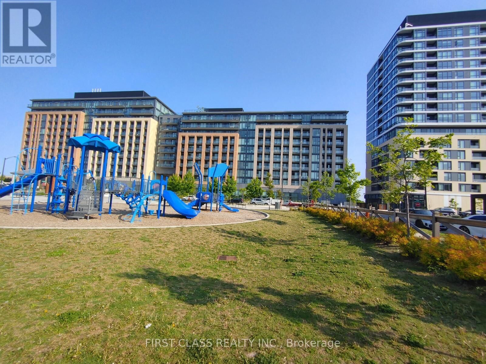 Property Photo: 120 Eagle Rock Way 608 ON L6A 5C2
