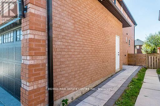 Property Photo: 4738 Wild Rose Street ON L5M 5M6