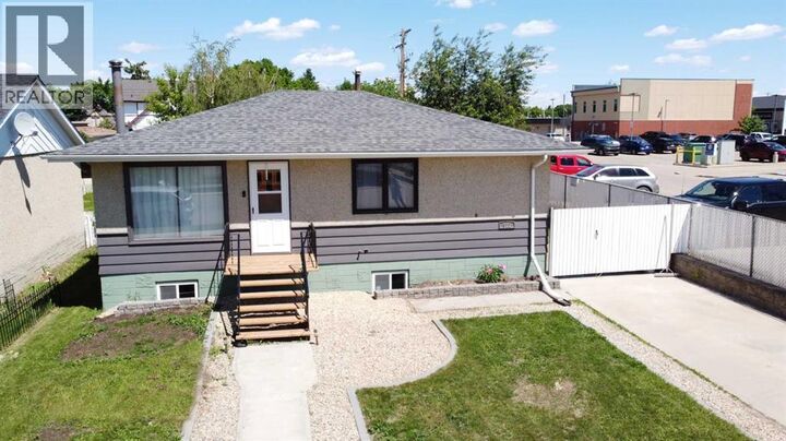 Property Photo:  922 5 Avenue  AB T9W 1C7 