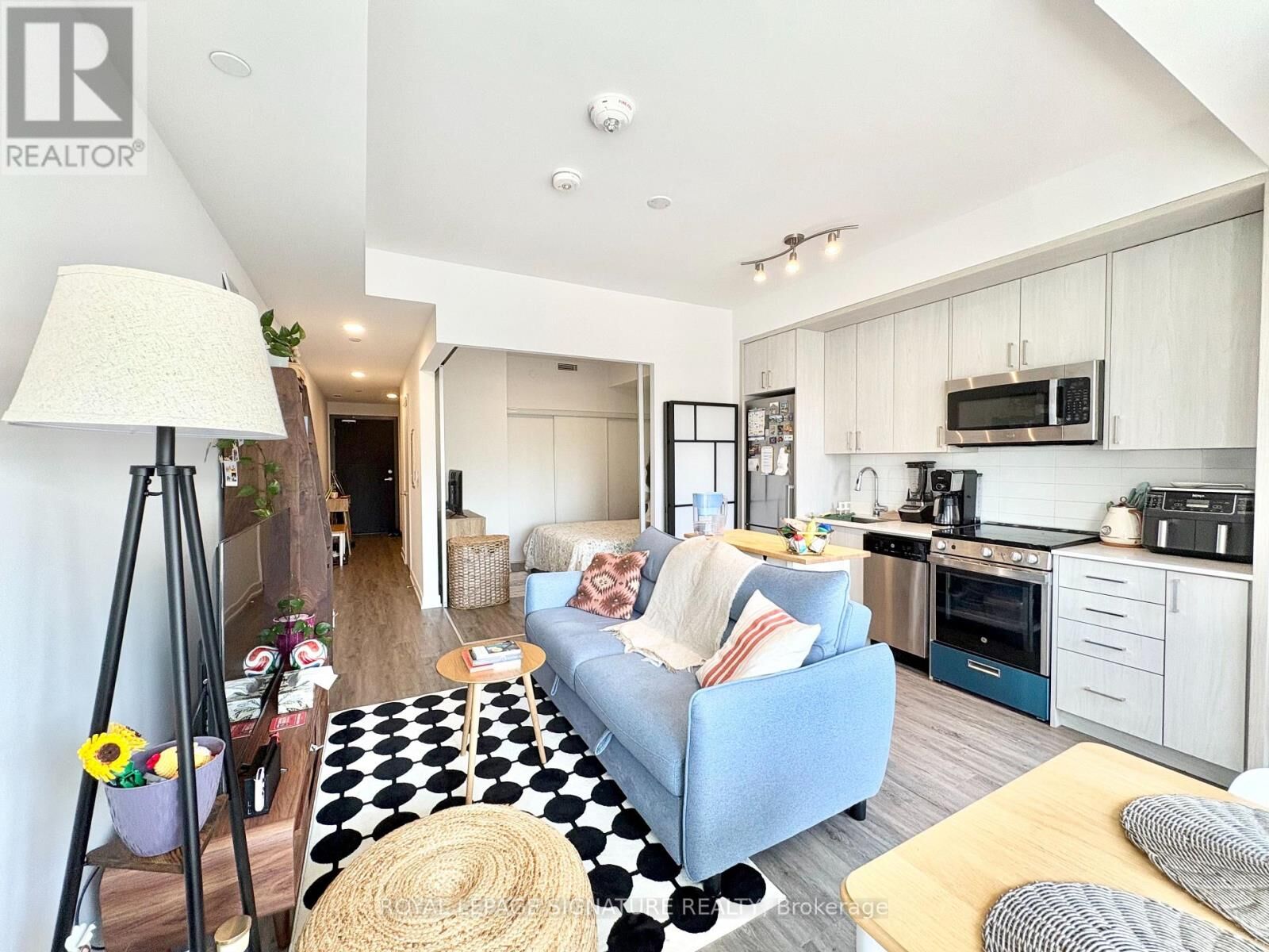 Property Photo:  1 Cardiff Road 605  ON M4P 0G2 