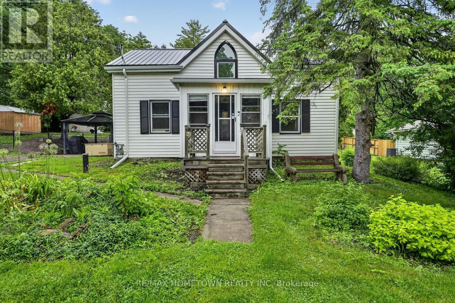 Property Photo:  15 Perth Street  ON K0E 1M0 