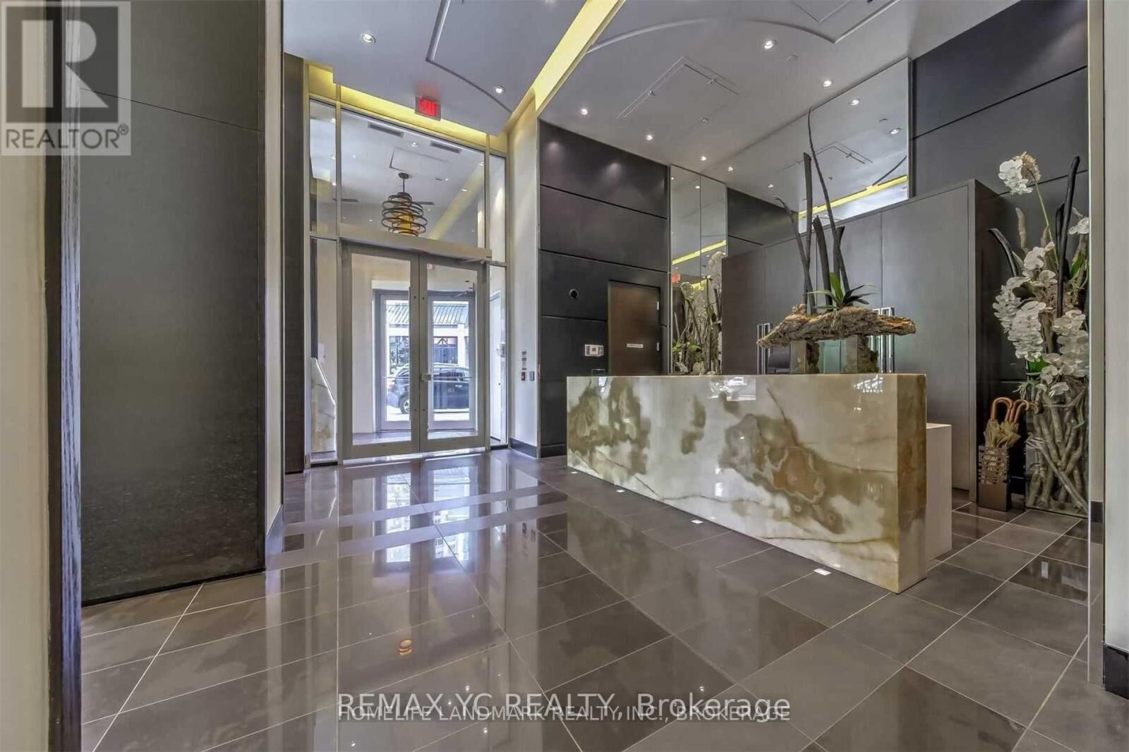 Property Photo:  32 Davenport Road 2306  ON M5R 1H3 