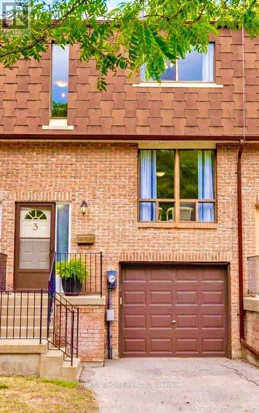 Property Photo:  350 Camelot Court 3  ON L1G 6P7 