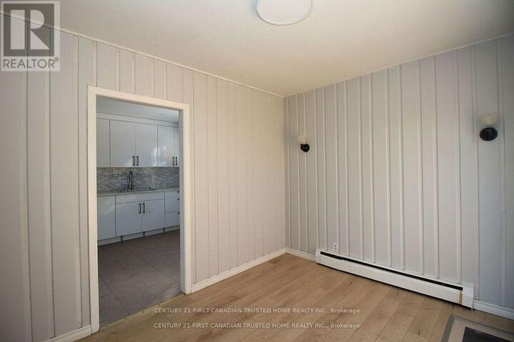 Property Photo: 627 Commissioners Road East 1 ON N6C 2T9