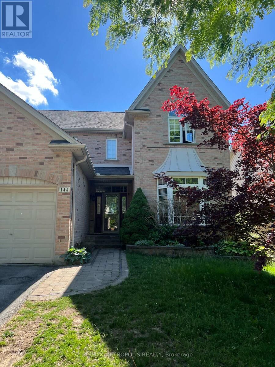 Property Photo:  144 Meadowoak Crescent  ON N6H 5R9 