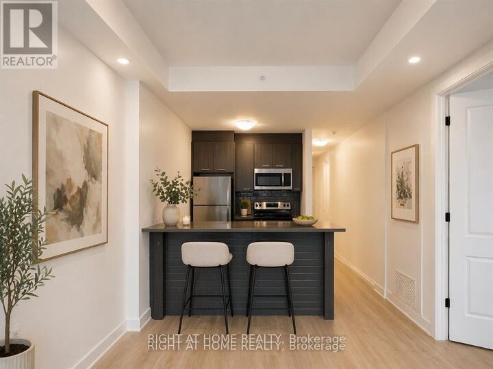 Property Photo:  150 Main Street West Ph10  ON L8P 1H8 