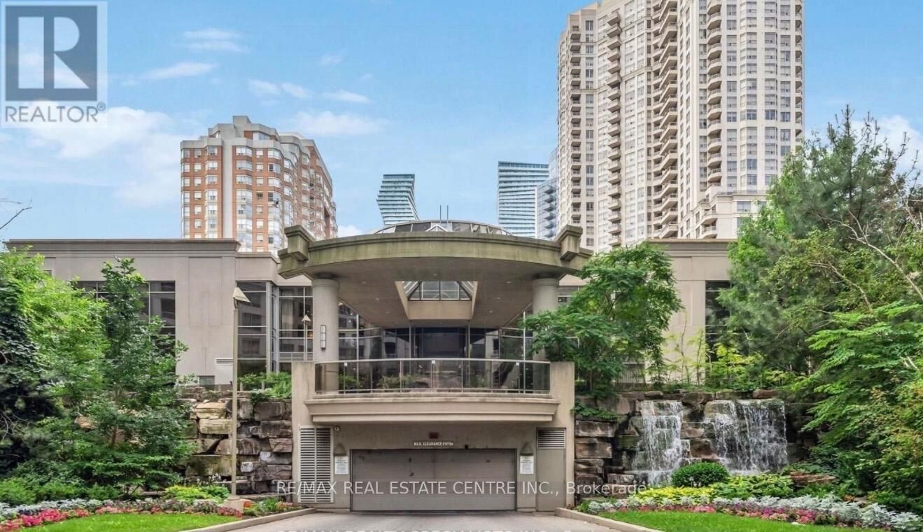 Property Photo:  3880 Duke Of York Boulevard 1415  ON L5B 4M7 